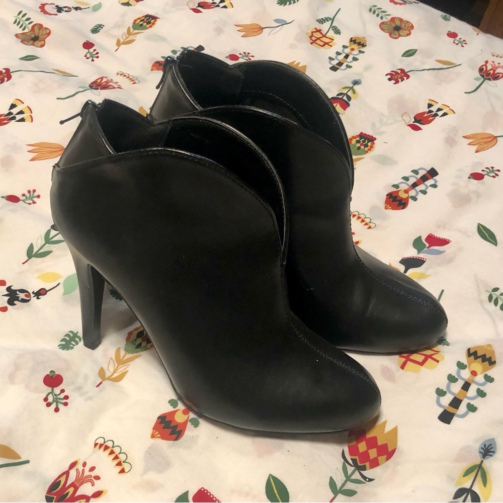 Qupid ankle boots.  Size 10. Excellent condition.